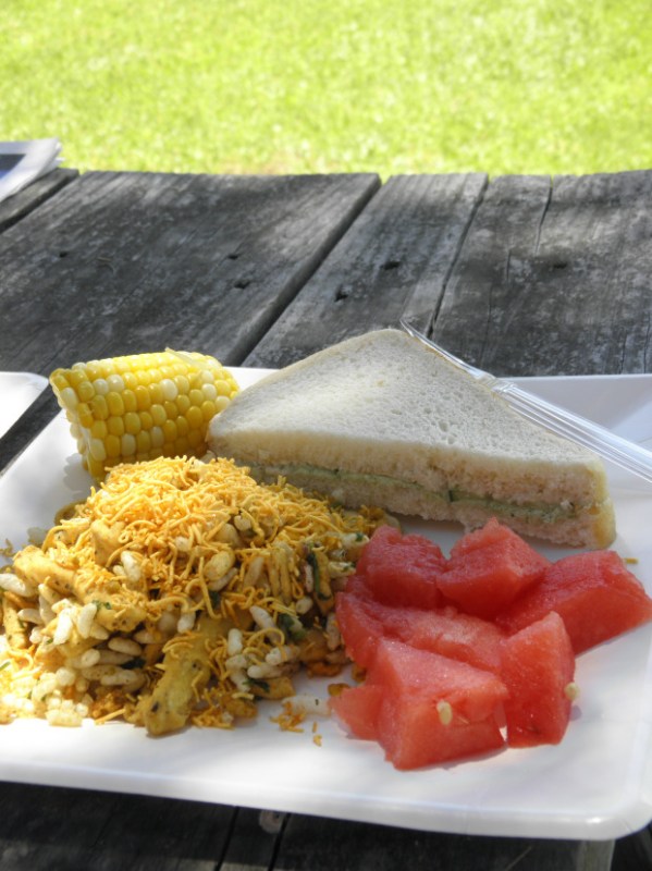 #Summer #picnic with #bhel in a bag and cool #cucumber #chutney #sandwiches!