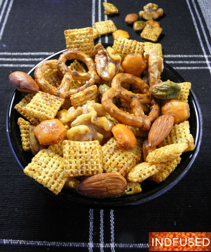 #Indianspiced #Chexmix with #turmeric and #chilipowder, #lighter #recipe #partymix with #vegan option with #olive oil. Great #vegetarian #snackmix
