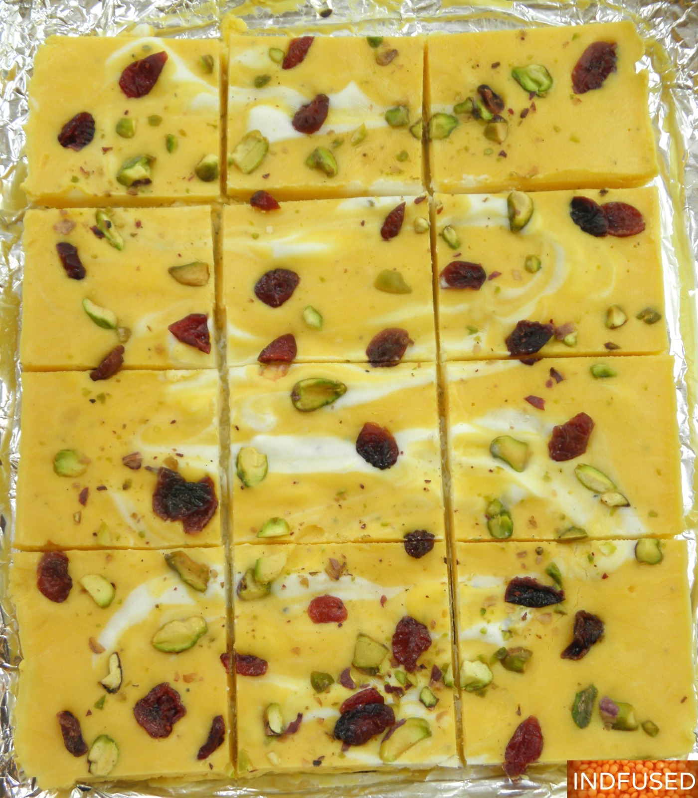 Quick and easy recipe for the perfect summer dessert! A nectarous dessert made with Greek yogurt, mango, pistachios and craisins and scented with cardamom.