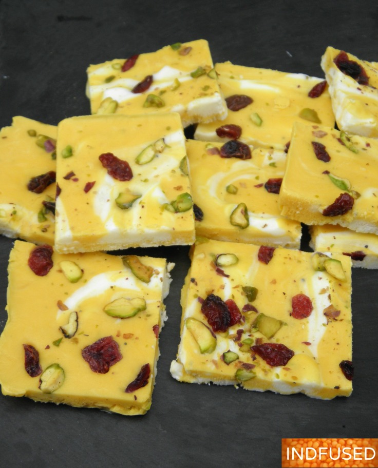 Quick and easy recipe for the perfect summer dessert! A nectarous dessert made with Greek yogurt, mango, pistachios and craisins and scented with cardamom.