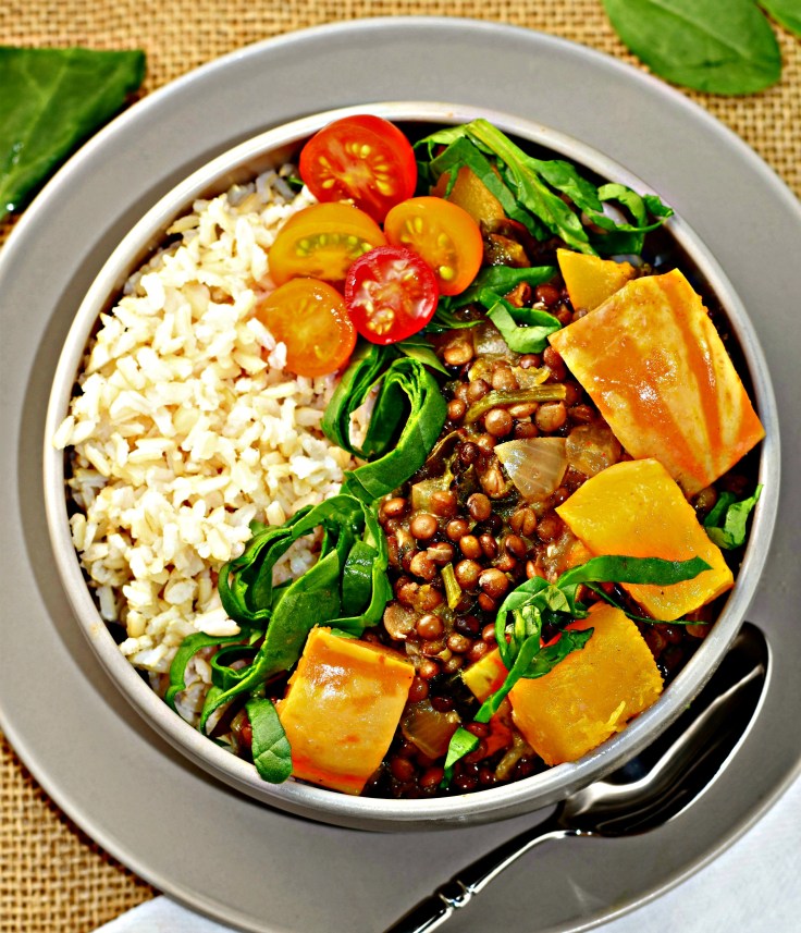 Autumn Glow Curry Bowl with organic brown rice. #glutenfree meal with carnival squash, lentils and spinach in a warm, velvety curry with #coconutmilk