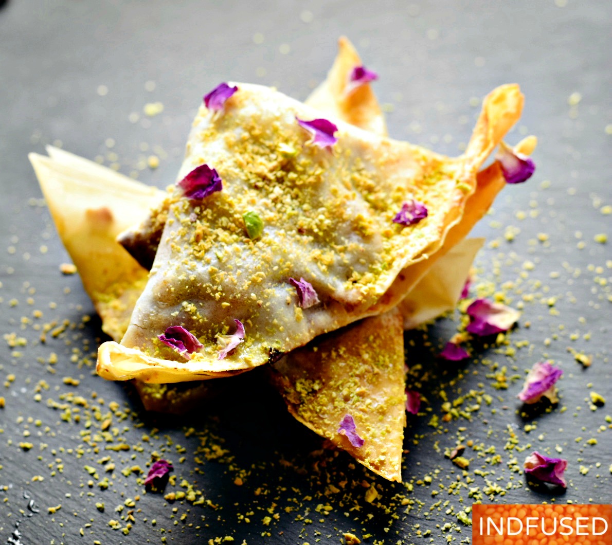 Air fryer Banana Halwa Wontons- luscious in the center and crispy at the edges! Yum!