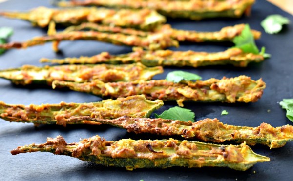 Air Fryer Kurkuri Bhindi - crispy, crunchy and super scrumptious okra air fried in just 15 minutes!
